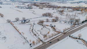 Snowy aerial view with a mountain view