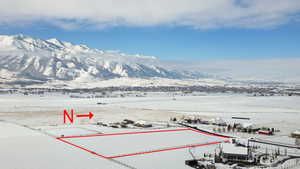 Snowy aerial view featuring a mountain view