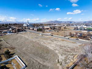 Bird's eye view featuring a residential view and a mountain view