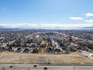 Aerial view with a residential view and a mountain view