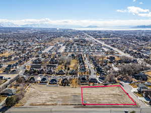 Drone / aerial view featuring a residential view and a mountain view