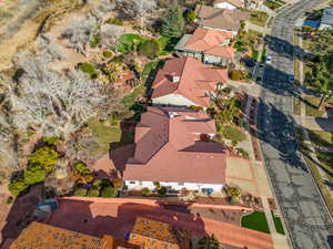 Birds eye view of property featuring a residential view