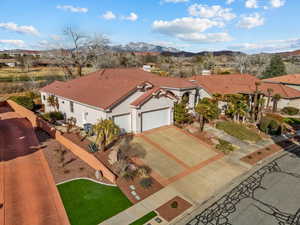 Bird's eye view with a residential view and a mountain view