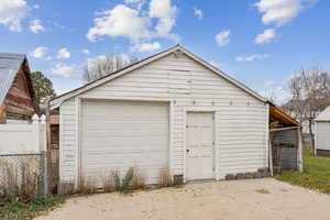 Detached garage with driveway