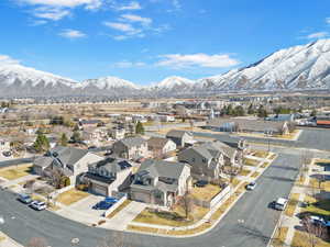 Mountain view featuring a residential view