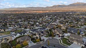 Bird's eye view featuring a residential view and a mountain view