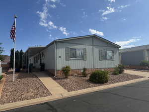 Manufactured / mobile home featuring crawl space