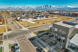 Birds eye view of property featuring a residential view and a mountain view