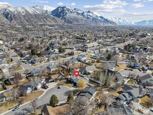 Bird's eye view with a residential view and a mountain view