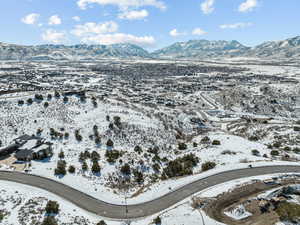 Snowy aerial view with a mountain view