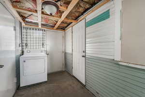 Washroom featuring washer / dryer and laundry area