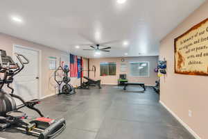 Exercise area featuring baseboards, a ceiling fan, and recessed lighting