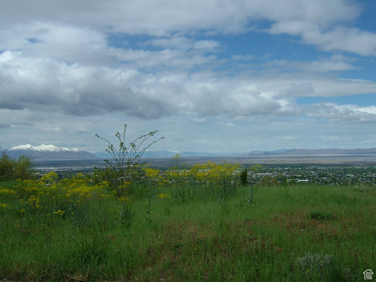View of nature featuring a mountain view