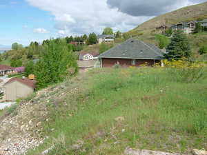 View of yard with a mountain view