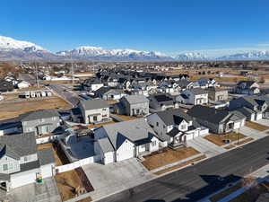 Drone / aerial view featuring a residential view and a mountain view