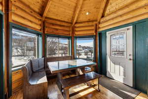 Sunroom / solarium with wooden ceiling and vaulted ceiling with beams