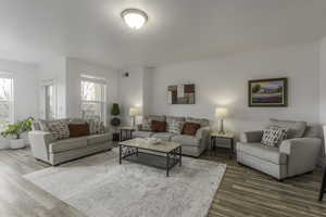Photo 5 of 676 E FALCONER CT