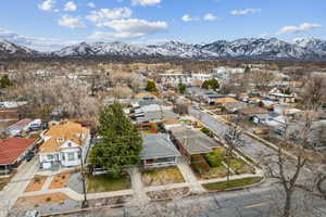 Bird's eye view featuring a residential view and a mountain view