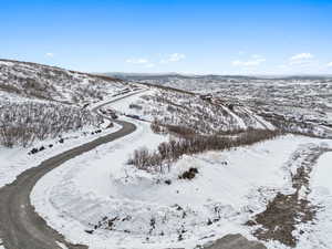 Snowy aerial view featuring a mountain view