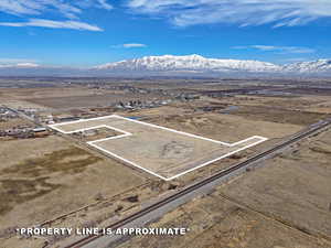 Bird's eye view with a mountain view