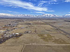 Aerial view with a mountain view