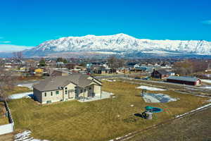 View of mountain feature featuring a residential view