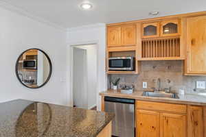 Beautiful Kitchen & Island with Knotty Alder Cabinets & Granite Countertops