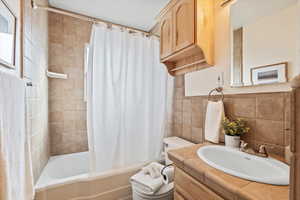 Beautiful Full Bathroom on Main Level