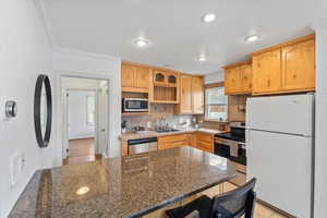 Beautiful Kitchen & Island with Knotty Alder Cabinets & Granite Countertops