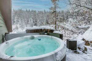 Misc room featuring a jacuzzi