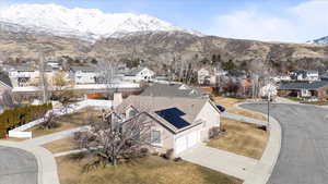 Bird's eye view featuring a residential view and a mountain view