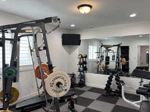 Workout area with recessed lighting, visible vents, and baseboards