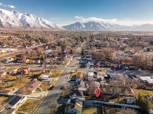 Bird's eye view featuring a residential view and a mountain view