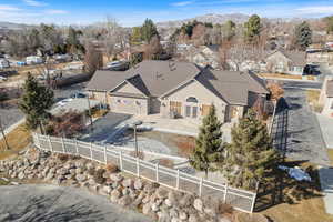 Bird's eye view featuring a residential view and a mountain view