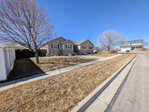 Photo 2 of 1143 N MUSTANG LN