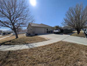 Photo 4 of 1143 N MUSTANG LN