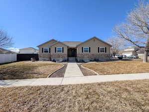 Photo 1 of 1143 N MUSTANG LN