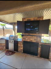 View of patio / terrace with area for grilling