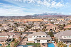 Bird's eye view featuring a residential view and a mountain view