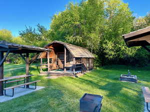 View of yard with an outbuilding