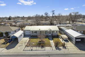 Birds eye view of property featuring a residential view