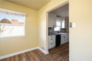 Dining room archway to the kitchen