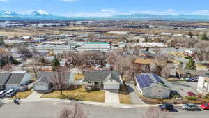 Bird's eye view featuring a residential view and a mountain view