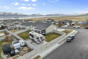 Bird's eye view featuring a residential view and a mountain view