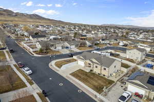 Bird's eye view with a residential view and a mountain view