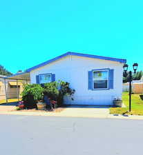 Manufactured / mobile home featuring a carport