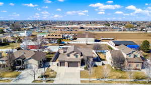 Birds eye view of property featuring a residential view