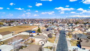 Birds eye view of property featuring a residential view