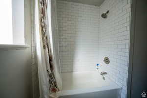 Full bathroom featuring shower / bath combo