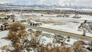 Snowy aerial view featuring a mountain view